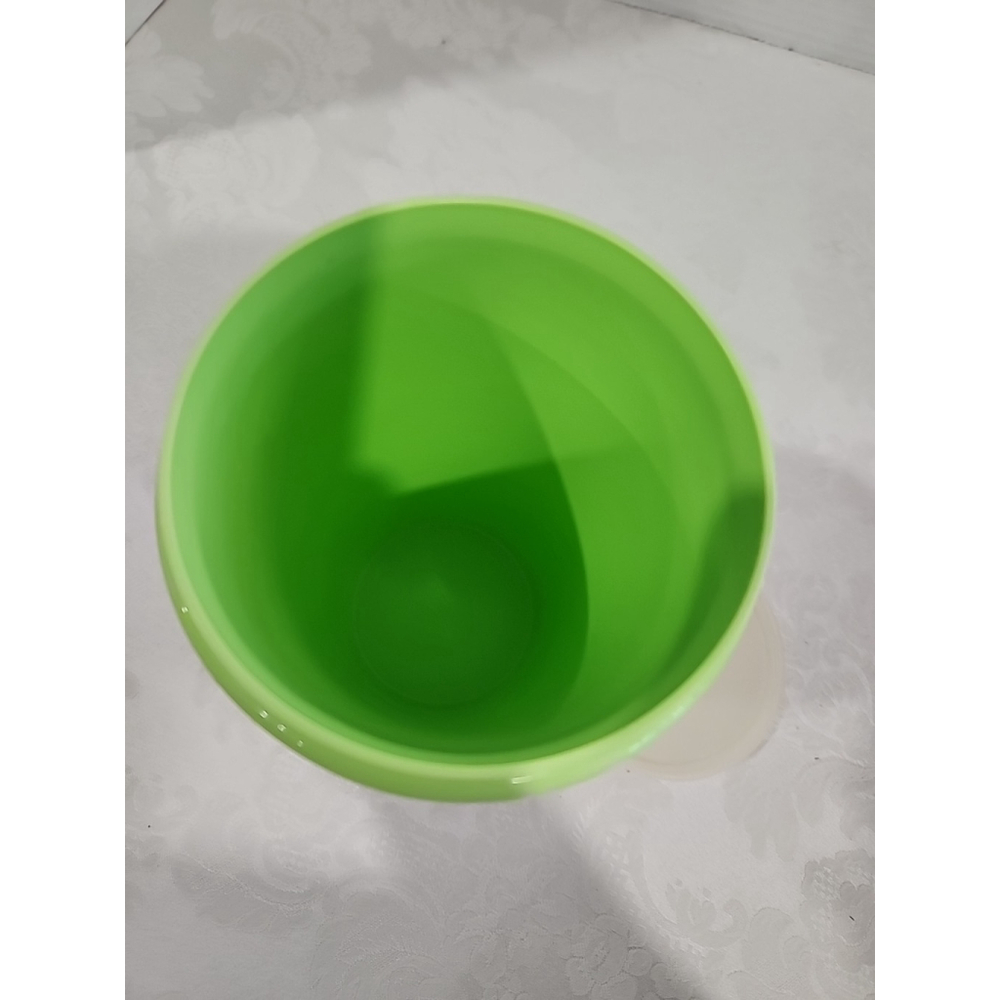Vintage Tupperware Green - Tall Round Juice Pitcher w/white lid & flip top - Picture 4 of 7
